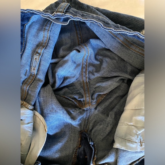 Distressed KanCan Skinny jeans - Picture 2 of 9